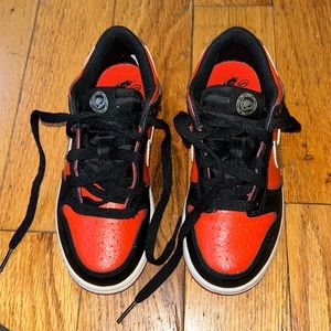 NIKE BLACK ORANGE SILVER DUNKS 13C